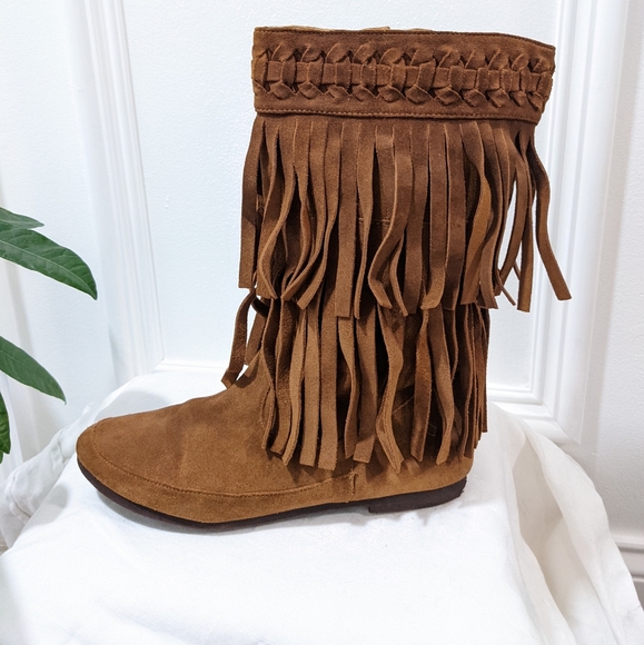 Suede calf boots moccasin style by Steve Madden. - Picture 2 of 16